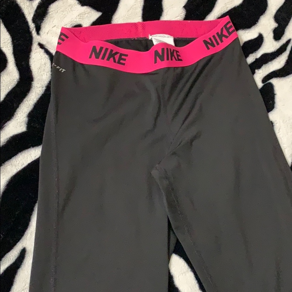 Cropped Nike Dry-Fit leggings